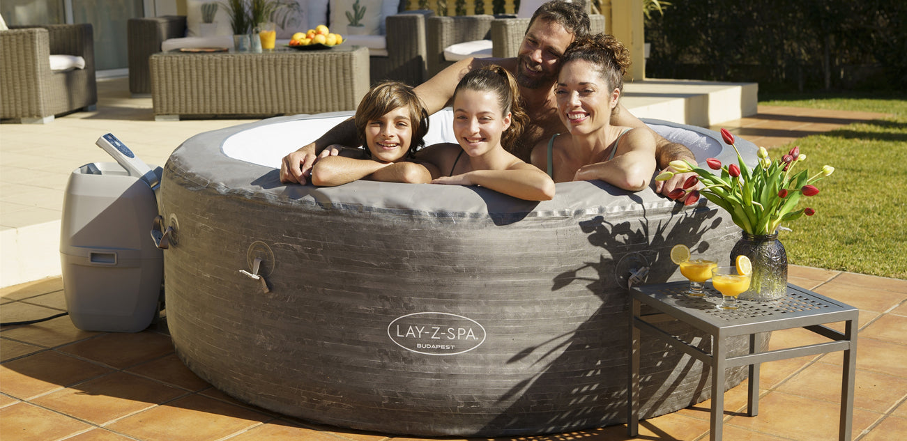 inflatable hot tub with thermal insulation