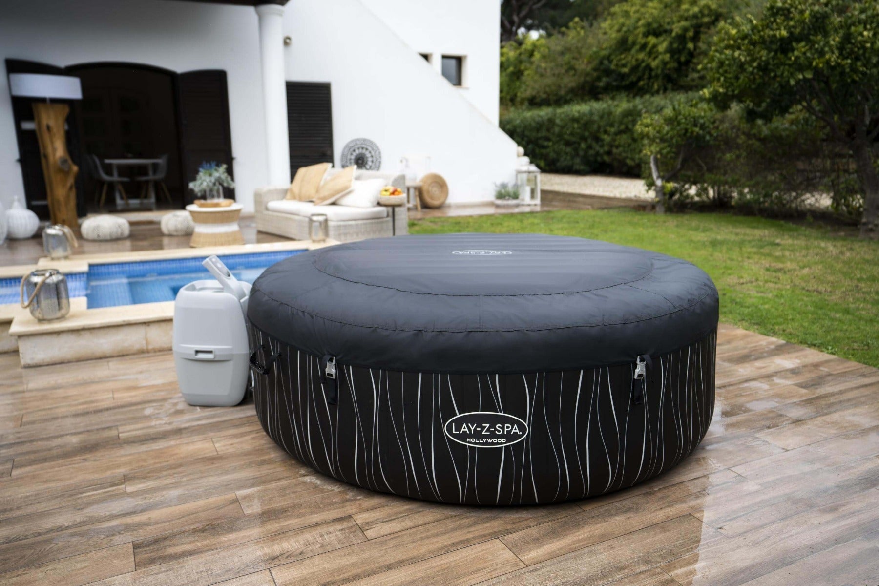 round lay-z-spa hot tub 