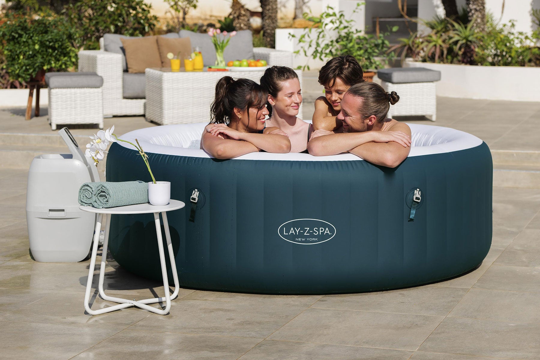 cost saving inflatable hot tub with insulation